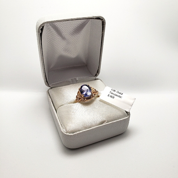 Jewelry - 10Kt Yellow Gold Tanzanite Ring